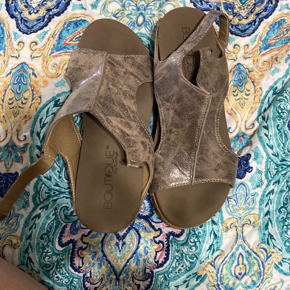 Slightly heeled sandals